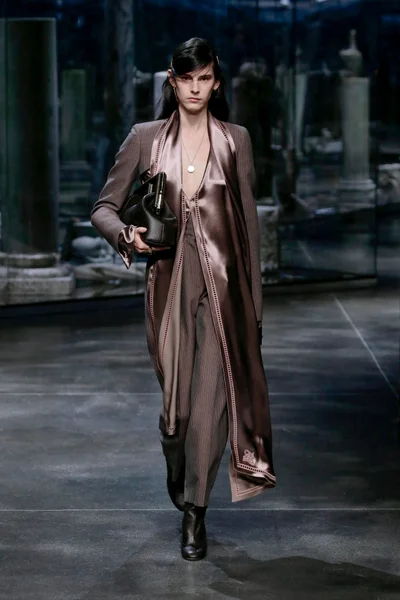Look 28